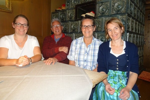 Familienbetrieb seit 1939 - die Tradition wird fortgesetzt von Jochen und Iris Stehle (Mitte) und den Tchtern Carina (links) und Petra (rechts)